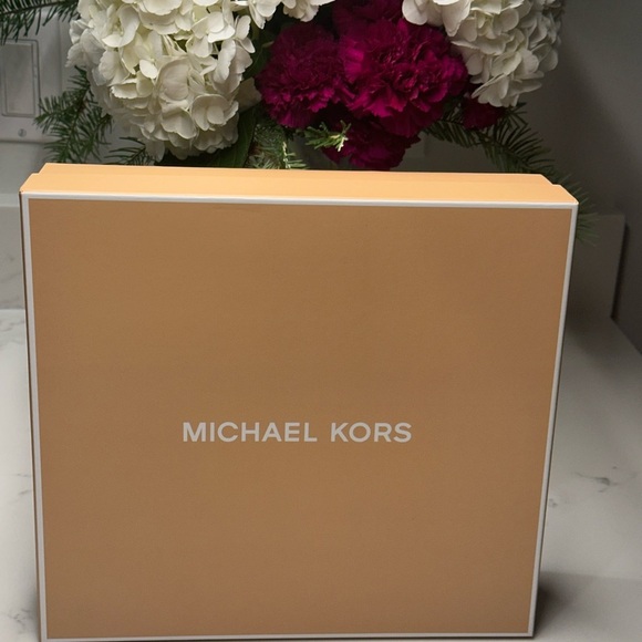 Michael Kors Metallic Purple Tote/Crossbody Bag and Cardholder Set NWT in box - Picture 4 of 6